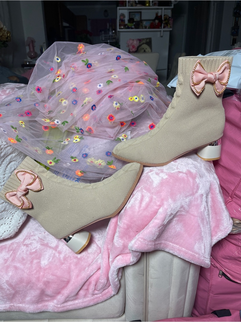 SHEIN Beige Ankle Boots with Pink Bow Accent